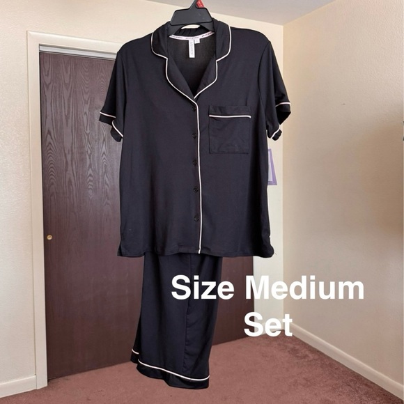 Joyspun Women's Dreamy Soft Collection Notch Collar Short Sleeve Knit Top & Capr - Picture 1 of 8